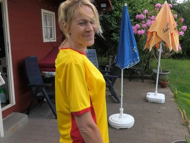 Vorschau aus Gesichtsbesamung: Freche Postbotin während der Arbeit gefickt !! Unglaublich !!