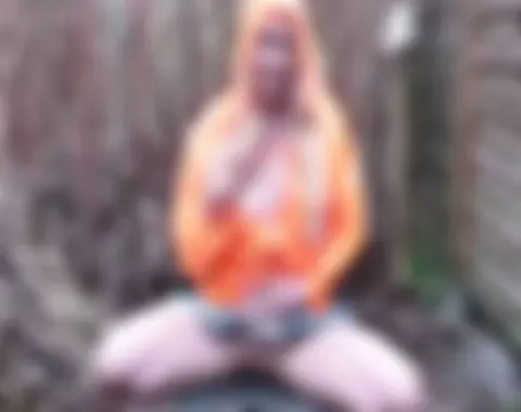 Im Regen und Regenjacke gepisst!!